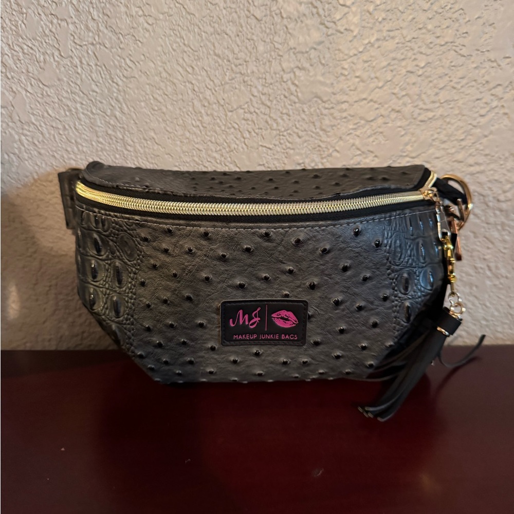 NWT Makeup Junkie sidekick bag Steel grey ostrich